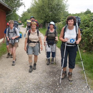 Diese Pilgertruppe half uns fleißig beim Kiesschippen für das Fundament der Herberge | Foto: Siegfried Adaschkiewitz Erlebtes-02
